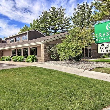 Blossom Hotel & Suites Traverse City Esterno foto