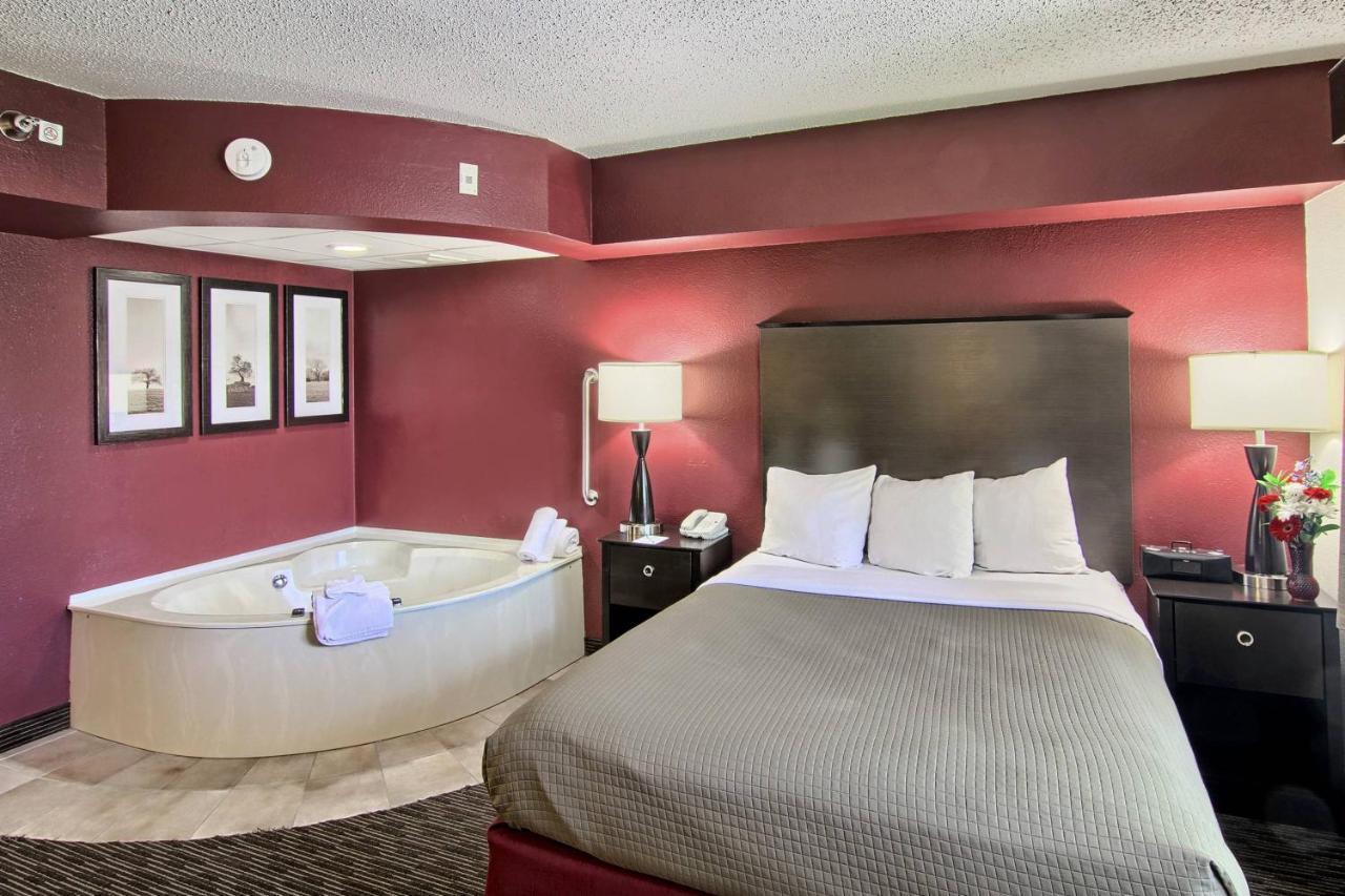 Blossom Hotel & Suites Traverse City Esterno foto