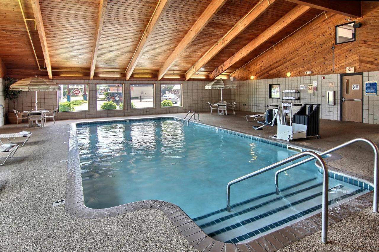 Blossom Hotel & Suites Traverse City Esterno foto
