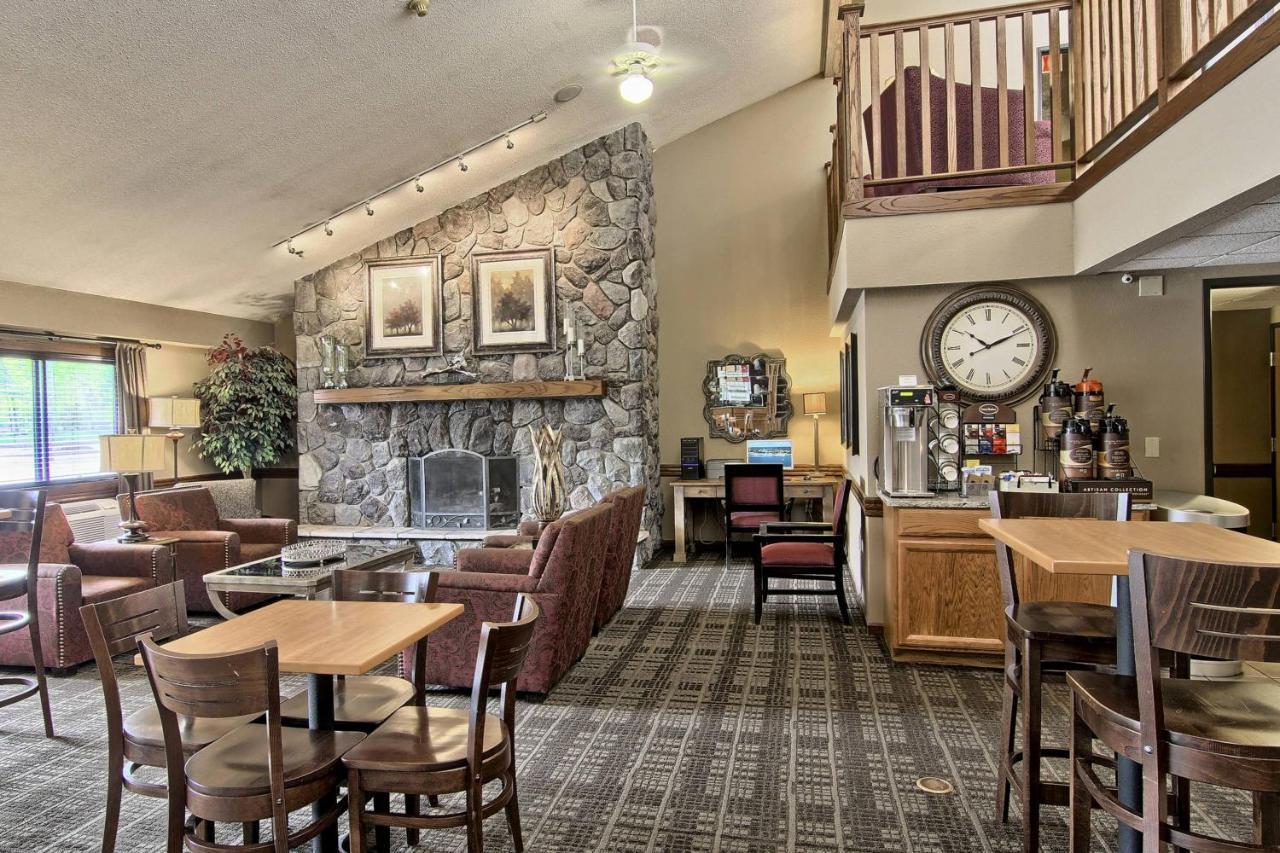 Blossom Hotel & Suites Traverse City Esterno foto