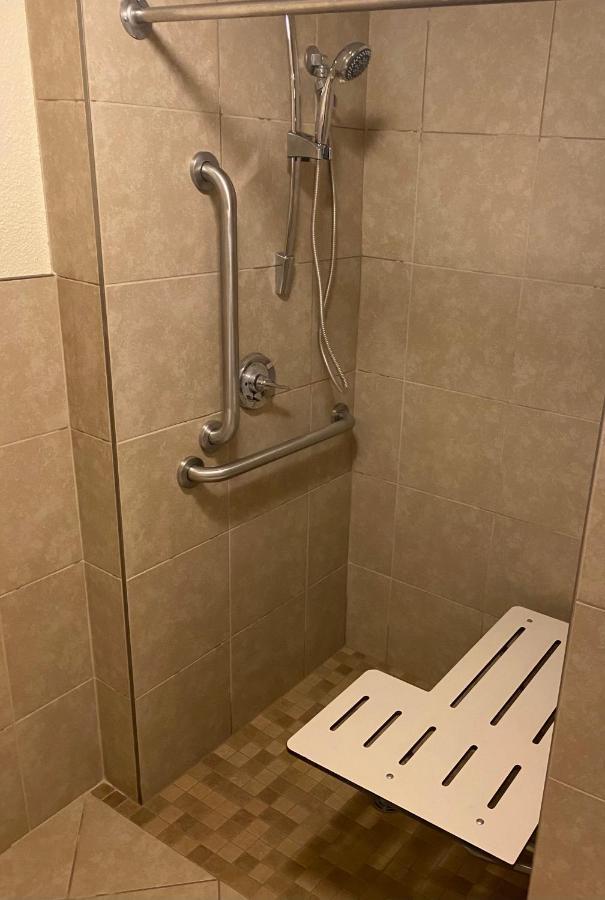 Blossom Hotel & Suites Traverse City Esterno foto