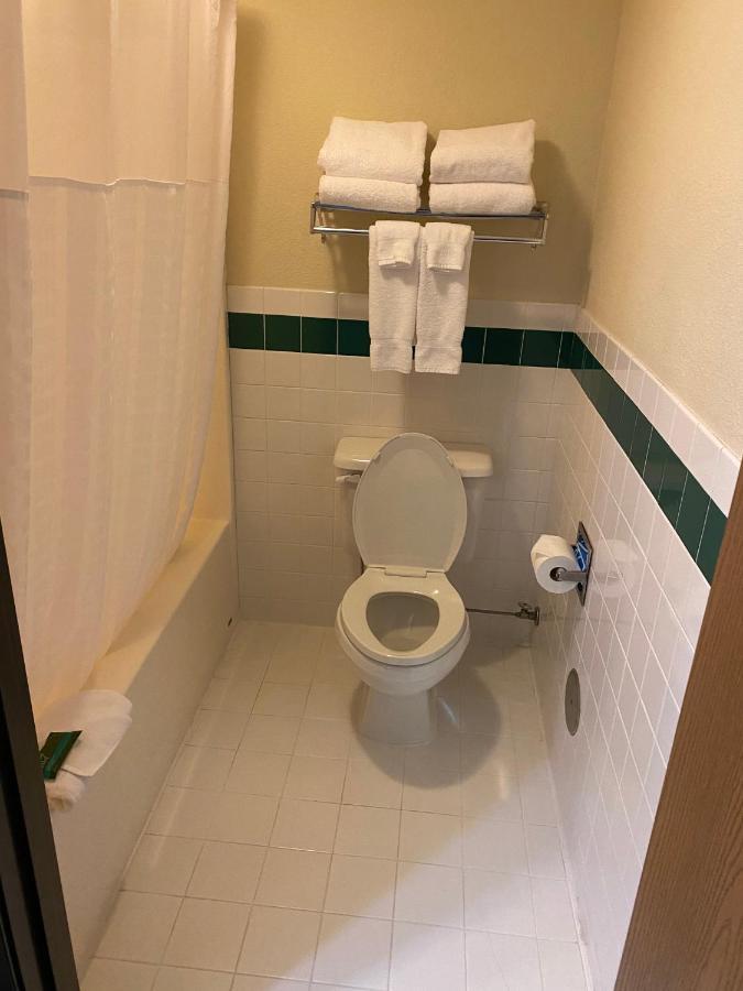 Blossom Hotel & Suites Traverse City Esterno foto