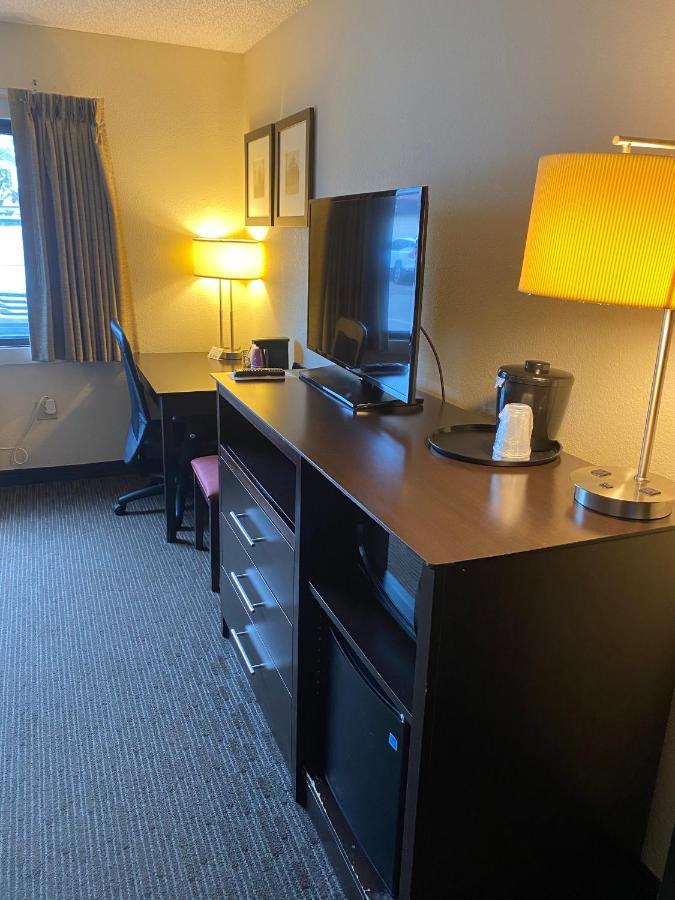 Blossom Hotel & Suites Traverse City Esterno foto
