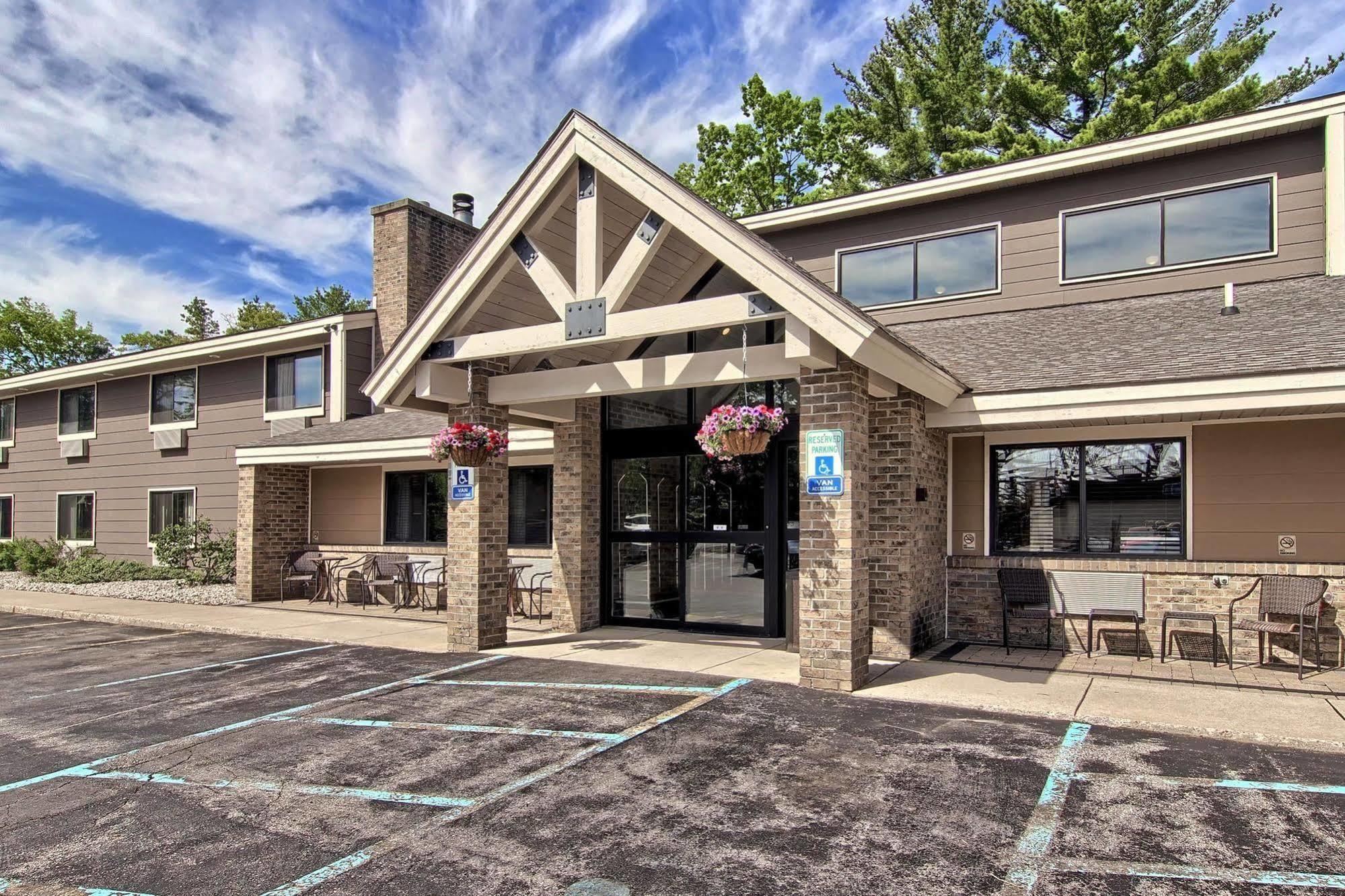 Blossom Hotel & Suites Traverse City Esterno foto