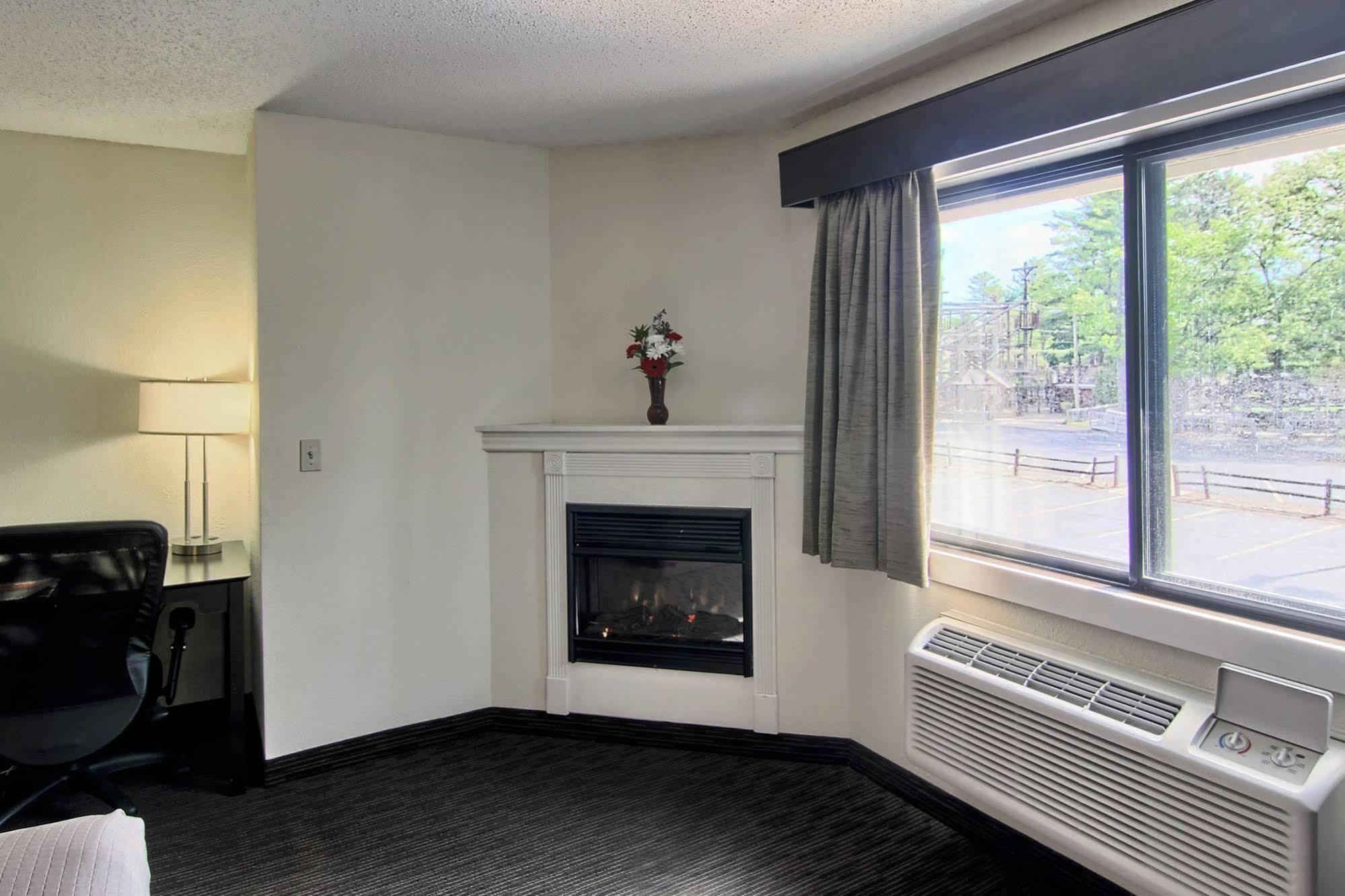 Blossom Hotel & Suites Traverse City Esterno foto
