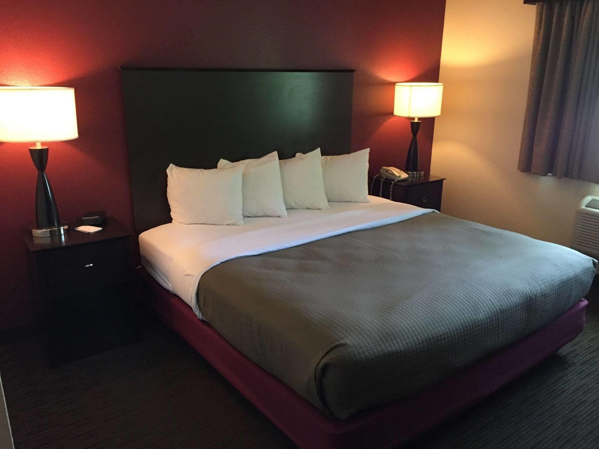 Blossom Hotel & Suites Traverse City Esterno foto