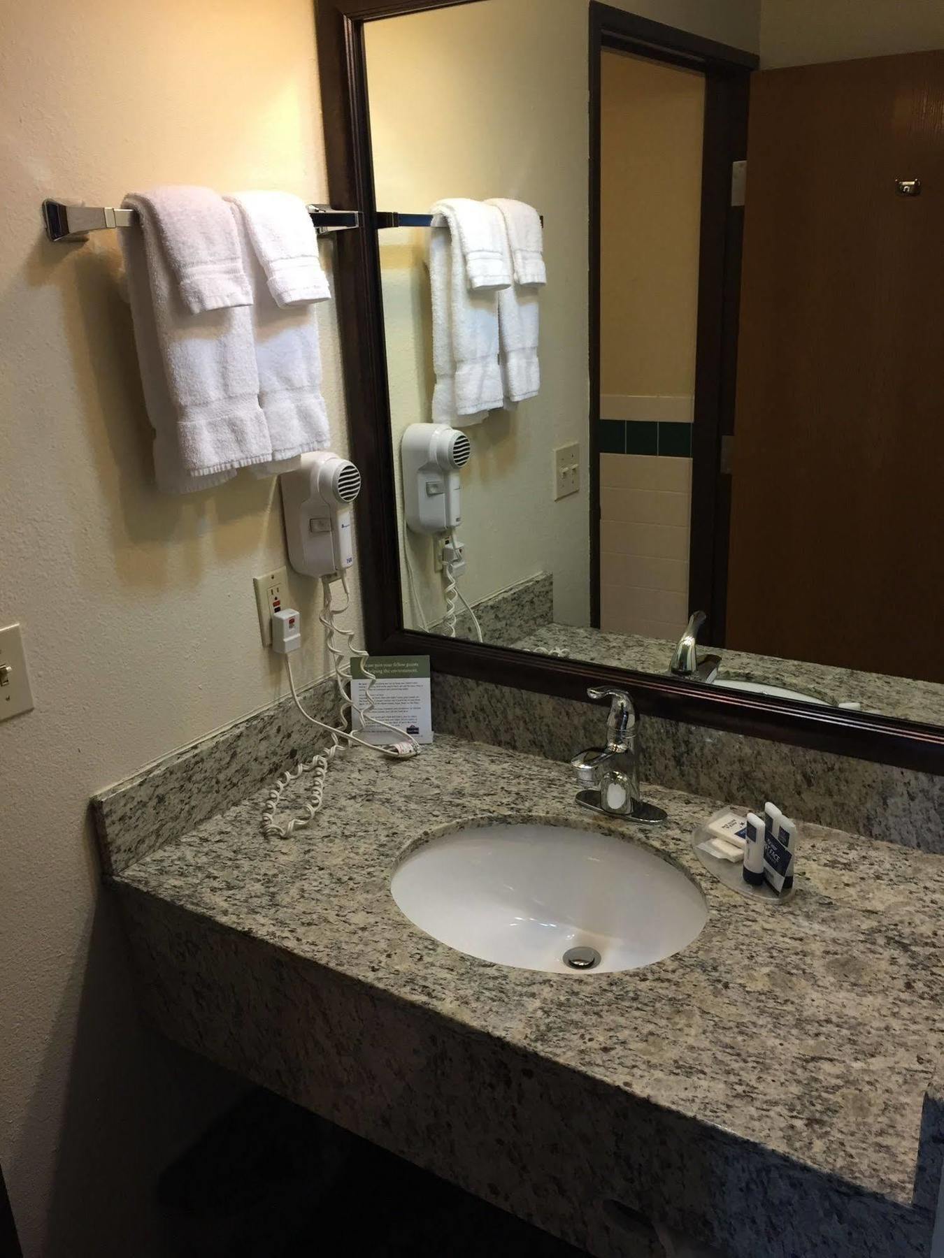 Blossom Hotel & Suites Traverse City Esterno foto
