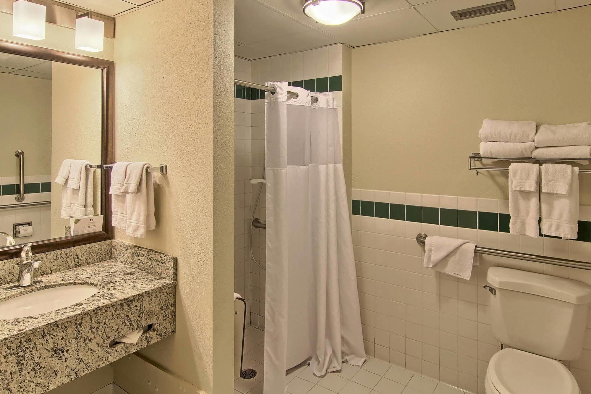 Blossom Hotel & Suites Traverse City Esterno foto