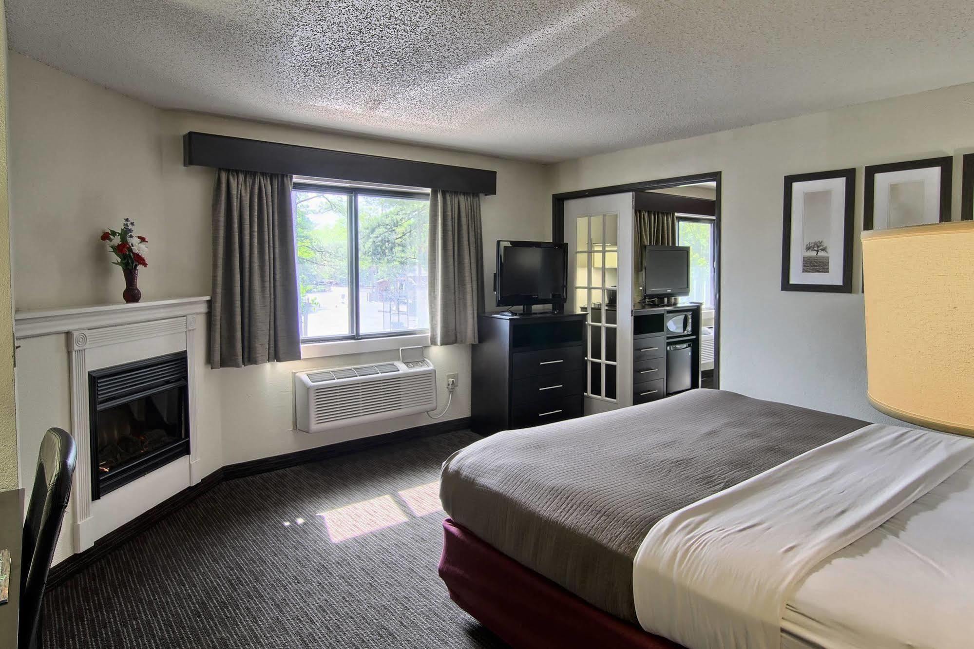 Blossom Hotel & Suites Traverse City Esterno foto
