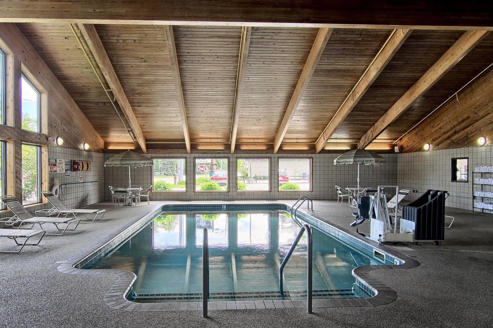Blossom Hotel & Suites Traverse City Esterno foto